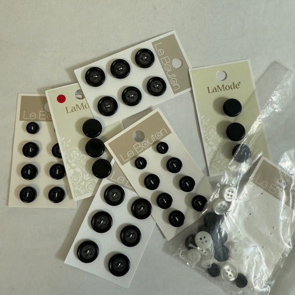 BLACK Assorted Buttons Collection NWT - Picture 6 of 6